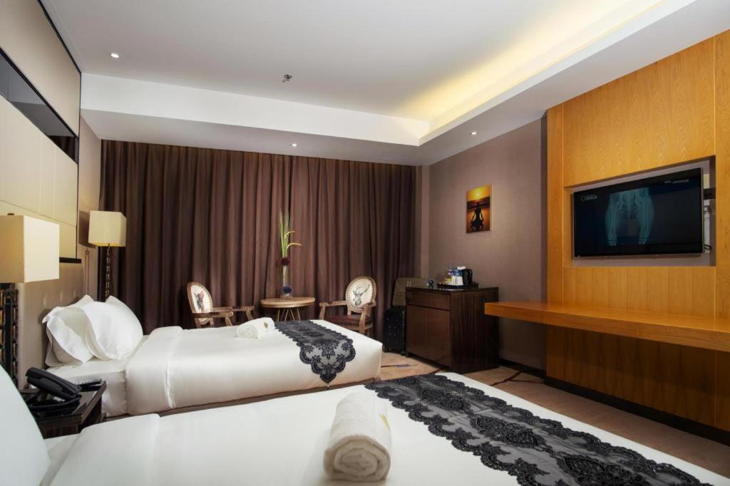 Lotus Blu Hotel Legazpi Εξωτερικό φωτογραφία