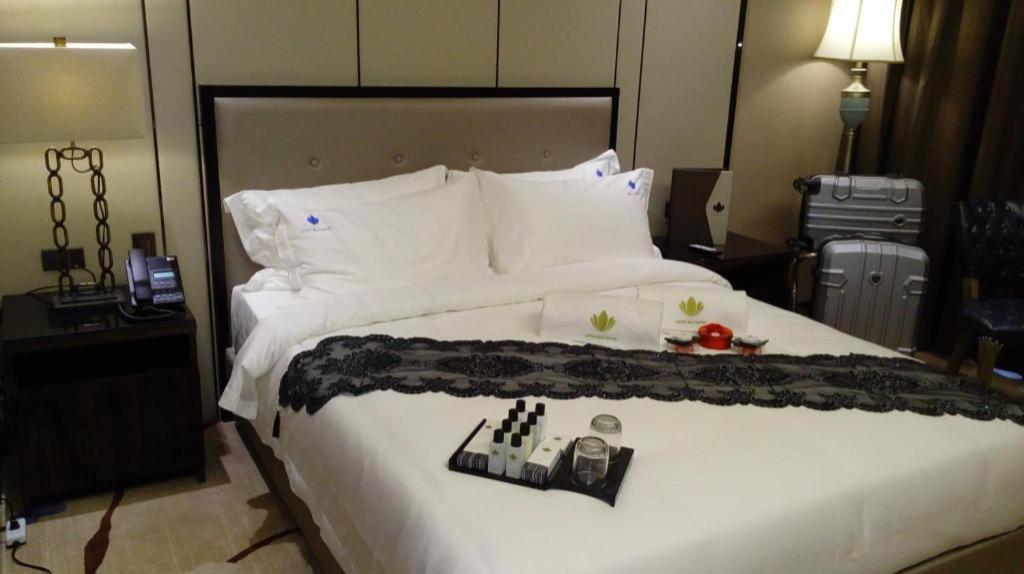 Lotus Blu Hotel Legazpi Εξωτερικό φωτογραφία