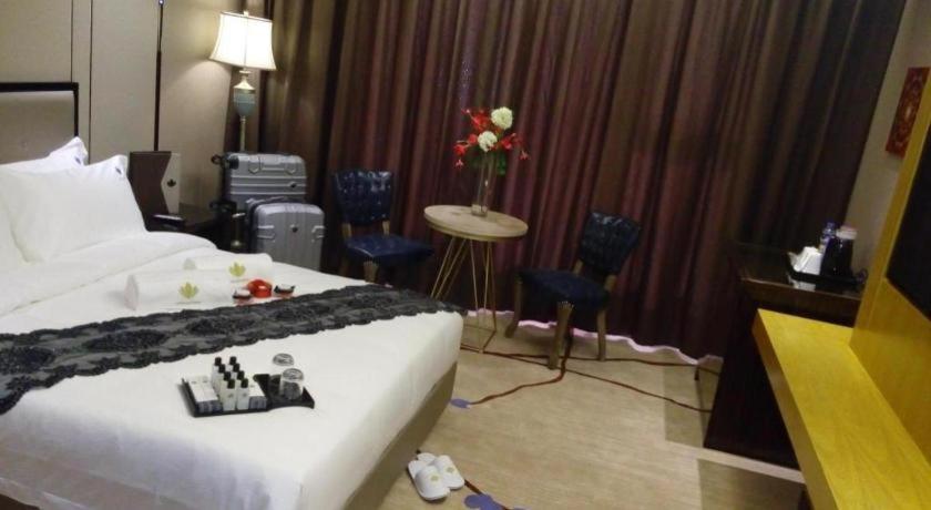 Lotus Blu Hotel Legazpi Εξωτερικό φωτογραφία