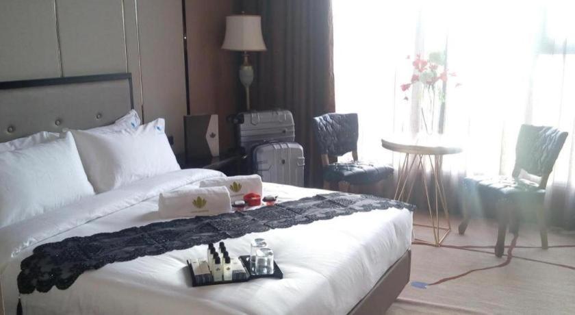 Lotus Blu Hotel Legazpi Εξωτερικό φωτογραφία