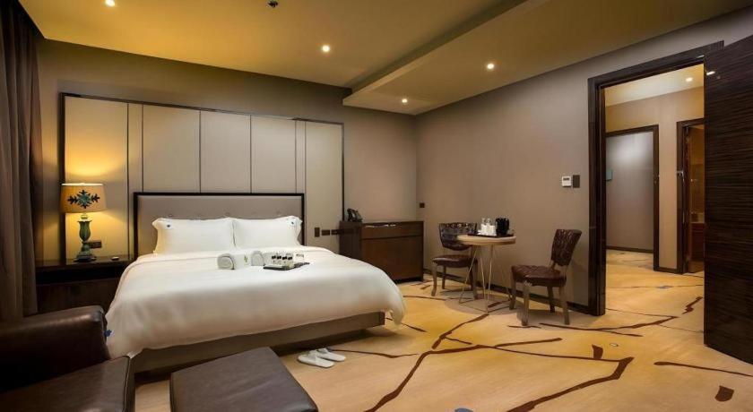 Lotus Blu Hotel Legazpi Εξωτερικό φωτογραφία