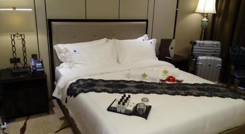 Lotus Blu Hotel Legazpi Εξωτερικό φωτογραφία